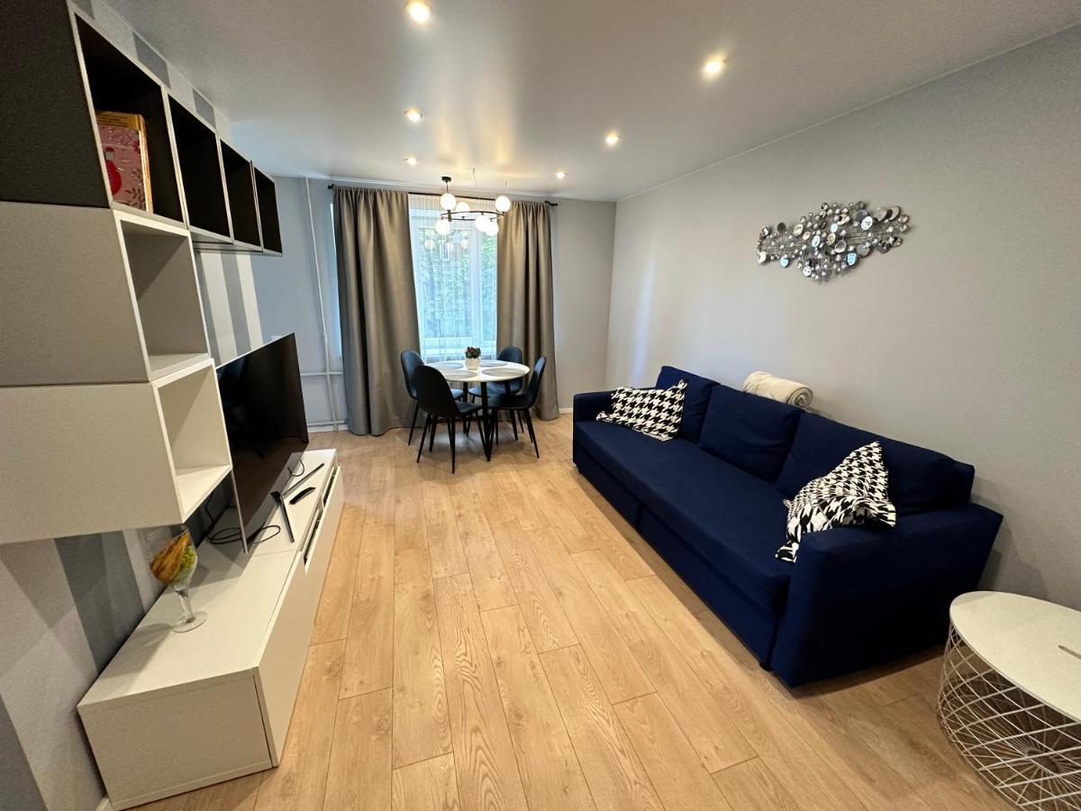 Parkside Escape: Stylish 1-Br Appartement Riga Buitenkant foto