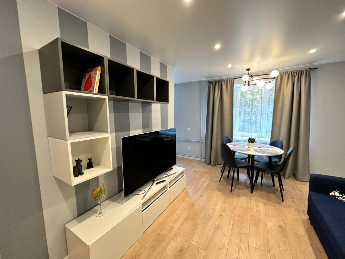 Parkside Escape: Stylish 1-Br Appartement Riga Buitenkant foto