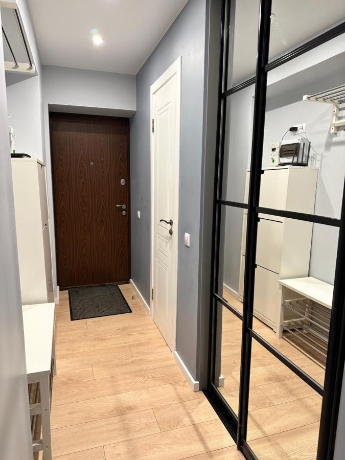 Parkside Escape: Stylish 1-Br Appartement Riga Buitenkant foto